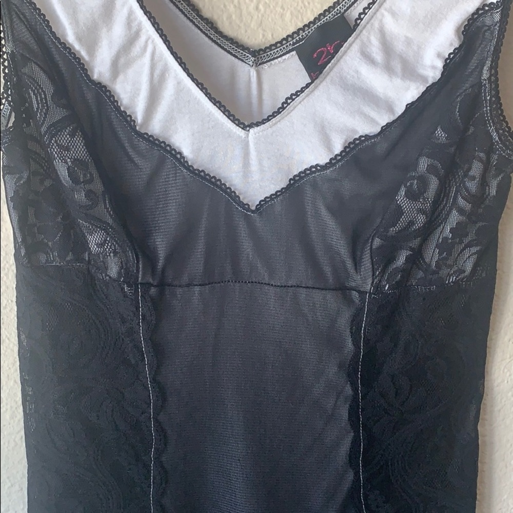 2b Bebe Top - Picture 2 of 5
